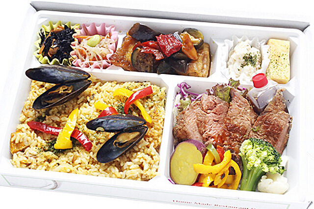魚介のパエリアと和牛のローストビーフ弁当