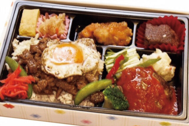 炙り壺漬けハラミとハンバーグコンビ目玉焼き添え弁当