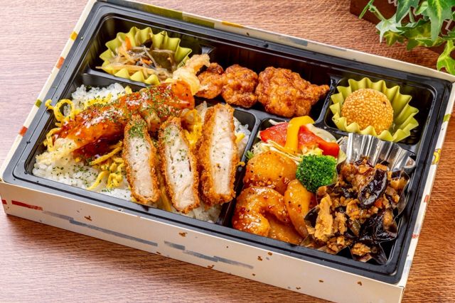 三元豚と海老チリと麻婆茄子のトリプルメイン弁当