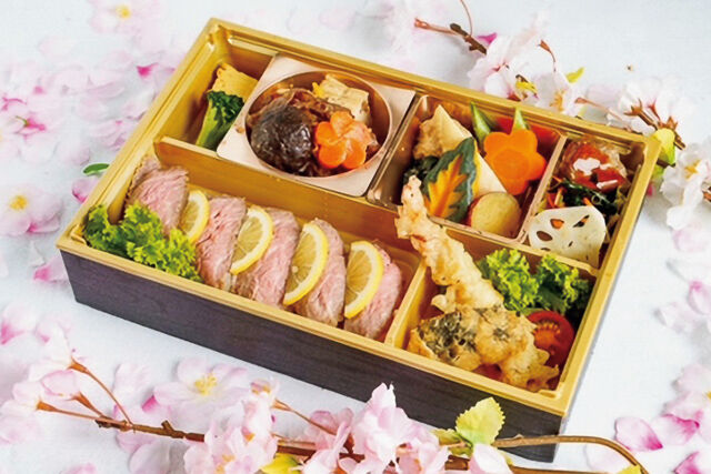 とろける肉寿司と季節の天ぷらとすき焼き弁当