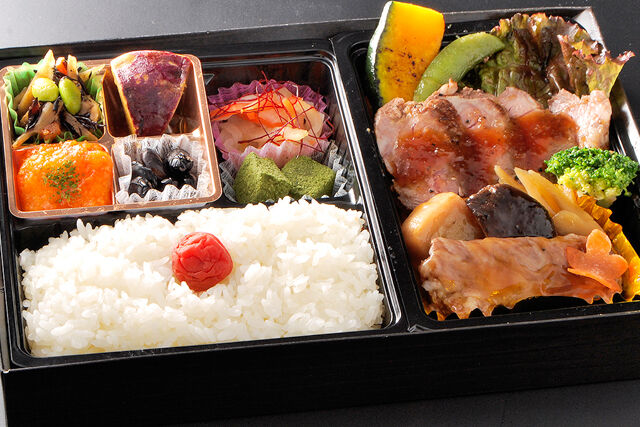 黒毛和牛すき焼きと葡萄牛ステーキ弁当