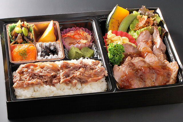 黒毛和牛飯と葡萄牛ステーキ弁当