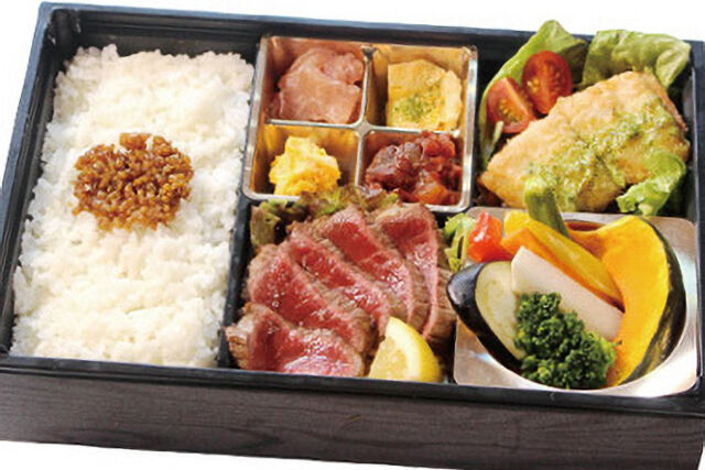 牛ステーキと四季彩御膳