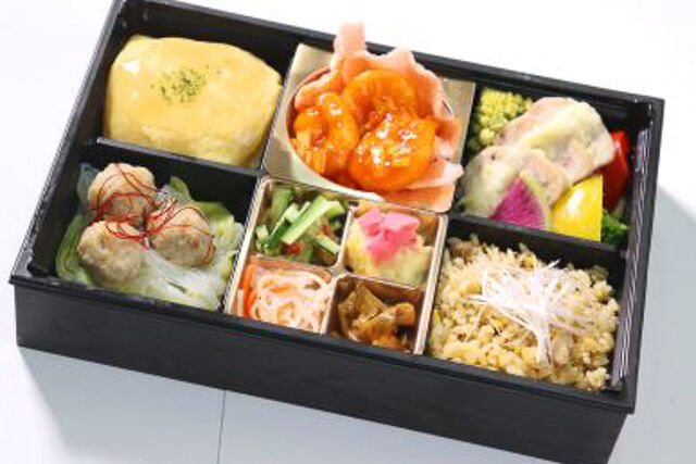 オマールの旨味たっぷり特製エビチリの贅沢弁当