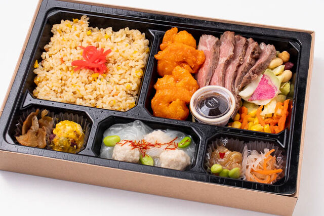 【ECO容器】オマールの旨味たっぷり特製エビチリとオーガニックステーキの贅沢弁当
