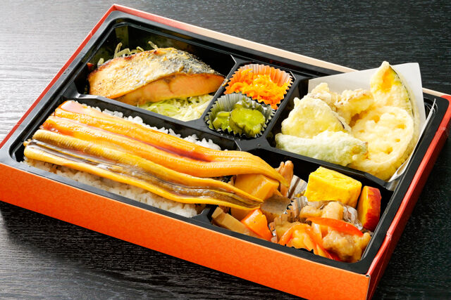 煮穴子の幕の内弁当（鯖の塩焼き）