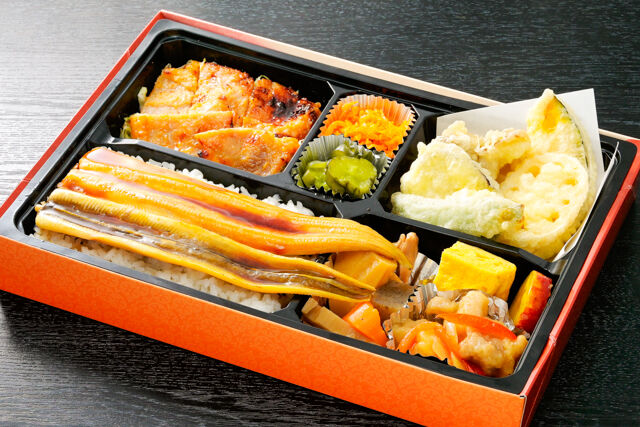 煮穴子の幕の内弁当（豚ロース西京味噌焼き）
