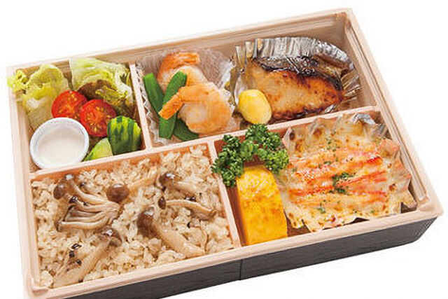 蟹グラタンとさわら西京焼き弁当（デザートあり）