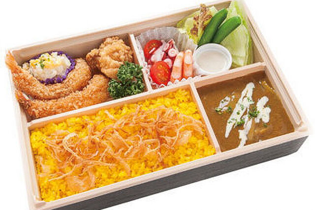 オリジナルカレーとサフランライス弁当（デザートあり）