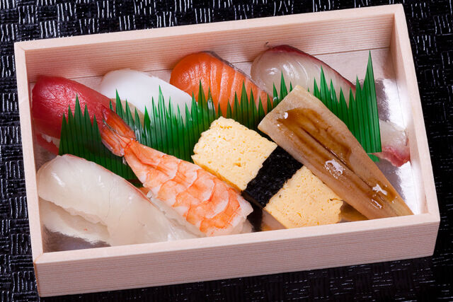 寿司盛り 1合（8貫）