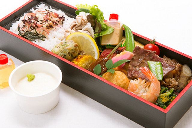 濃厚とろろ幕の内弁当