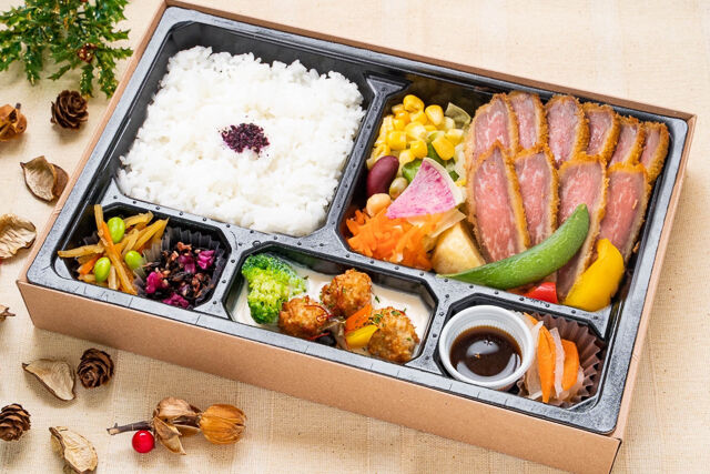 【冬限定】極選ステーキ&自家製肉団子のクリーム煮御膳