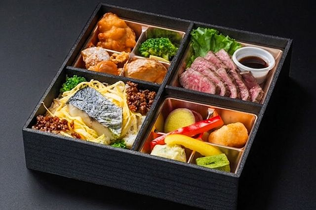 蓼～Tade～より香ばしくなった国産牛ステーキ（特盛2倍）と鰆と牛タン有馬そぼろ御膳