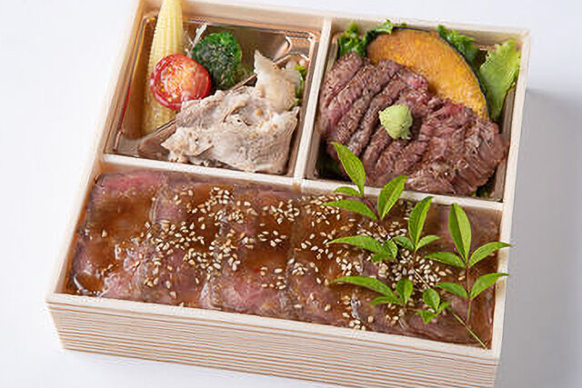 特選黒牛ステーキ＆ローストビーフ重御膳