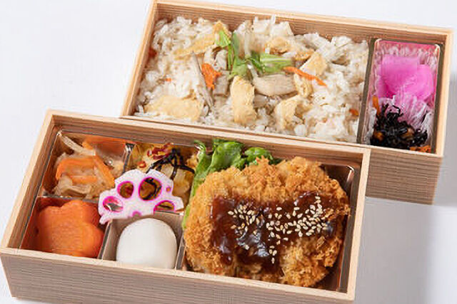 味噌カツと炊き込みご飯の贅沢御膳