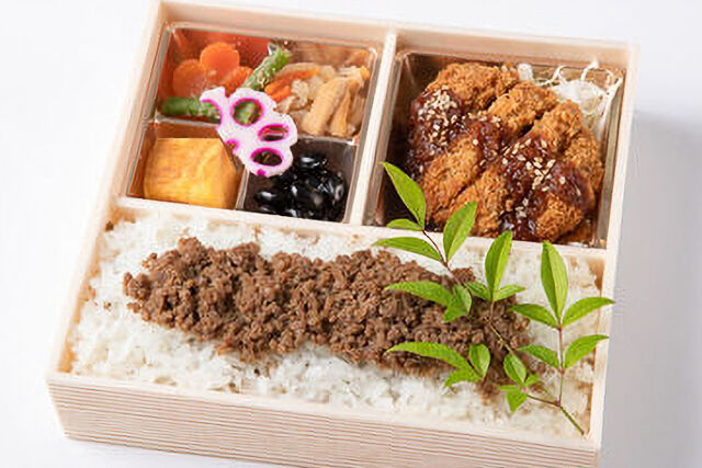 自家製ダレの味噌カツ御膳【牛そぼろ重】