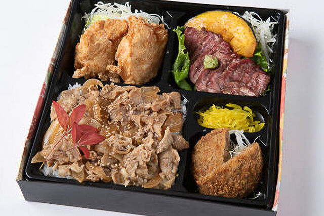 特選黒牛ステーキ・鶏の唐揚げ・メンチカツの焼肉カルビ重