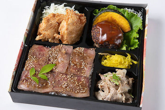 自家製デミグラスハンバーグ・鶏の唐揚げ・しゃぶしゃぶのローストビーフ重