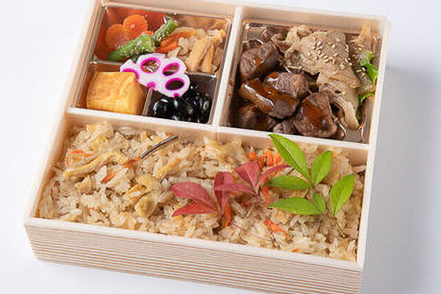 サイコロステーキと焼肉カルビの炊き込み御膳