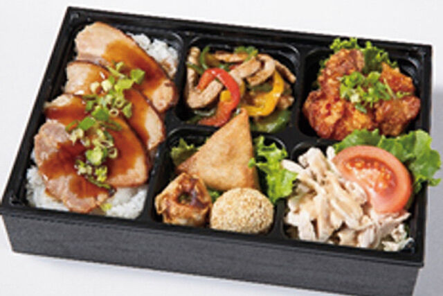 チンジャオロースと油淋鶏の焼豚重弁当