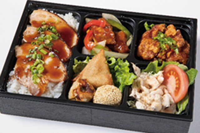 黒酢酢豚と油淋鶏の焼豚重弁当