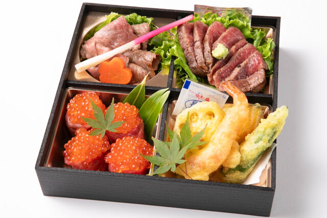 特選黒毛和牛ステーキとすきやき・いくら軍艦御膳