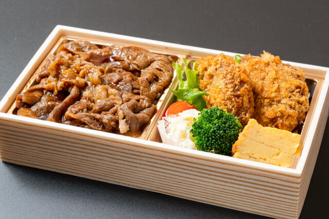 和牛すき焼きとメンチカツ弁当