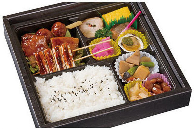 鶏懐石弁当（デザート付き）