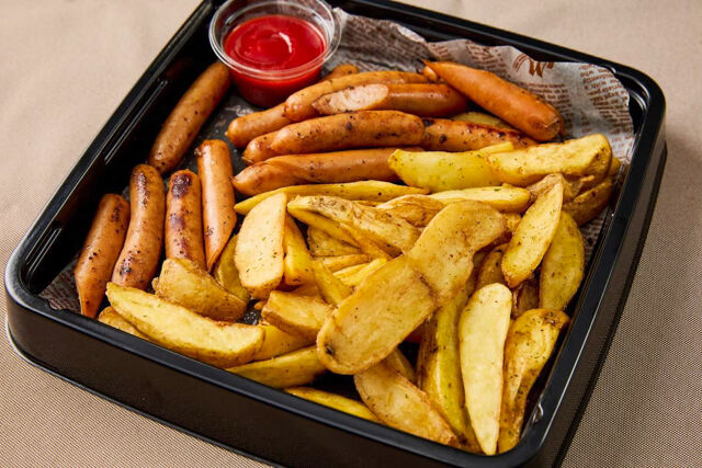 【プレート】ソーセージ盛り合わせとフレンチフライ