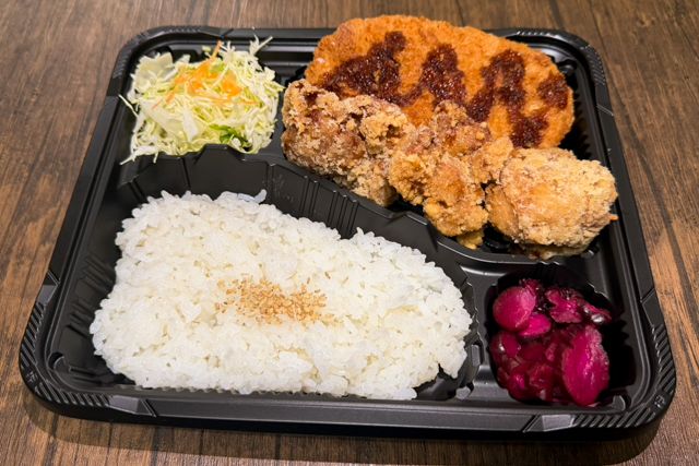 とんかつ弁当（唐揚げ3個、とんかつ1枚）