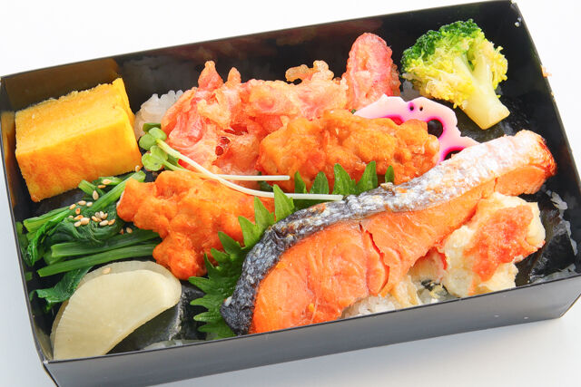 鶏もも田舎風唐揚げと銀鮭の海苔弁当