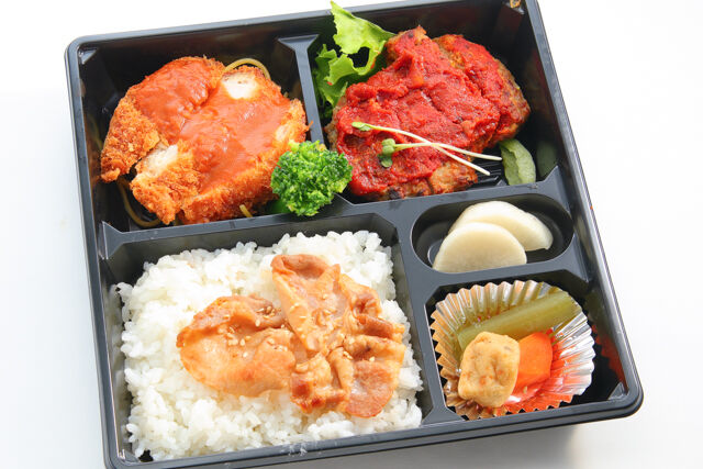 鶏ももチキンカツと基本のトマトソースハンバーグの豚バラ照焼き重