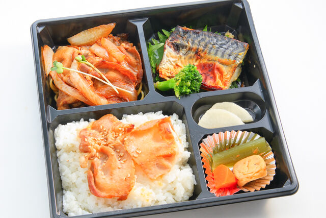 三元豚ロース生姜焼きとノルウエー鯖西京焼きの豚バラ照焼き重