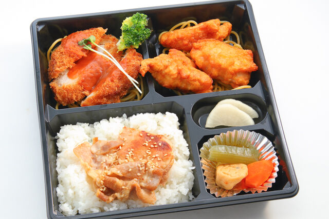 豚ロースとんかつと田舎風鶏唐揚げの豚バラ照焼き重