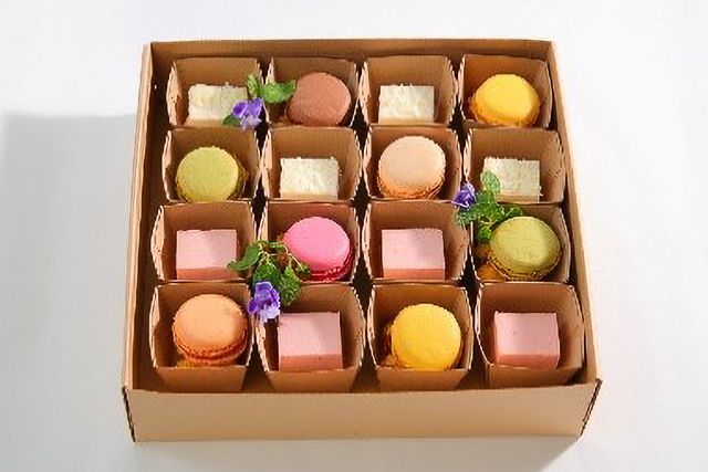 プチケーキ＆マカロン