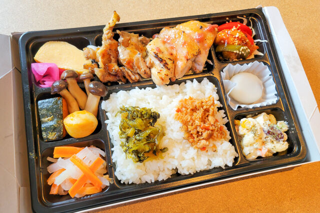 養鶏幕ノ内箱 地鶏梅だれ焼き