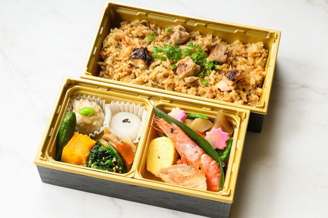 だし香る鶏の炊き込み二段重