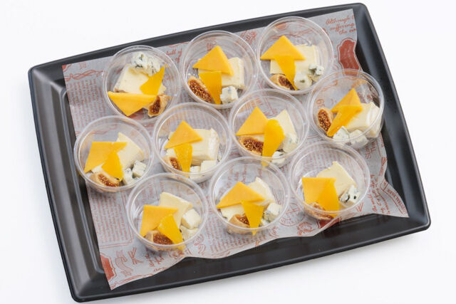 3種のチーズとドライフルーツの盛り合わせ