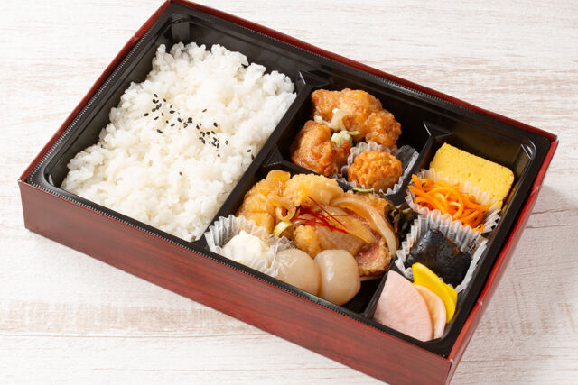 おもてなし幕の内～赤魚南蛮漬けと油淋鶏