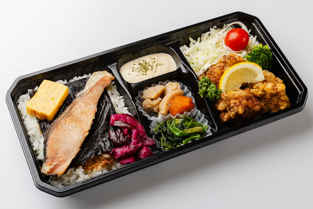 【お米の俵屋】鮭と自家製唐揚げのり弁当タルタルソース付き