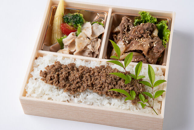 厳選焼肉カルビ＆自家製牛そぼろ重御膳