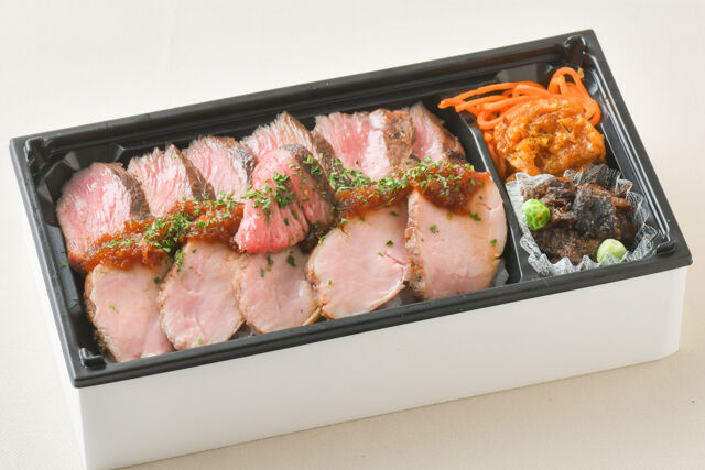 牛ハラミと豚ヒレ肉の合盛りステーキ重