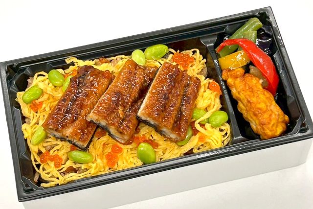 鰻といくらのまぶし重 蒲焼3枚