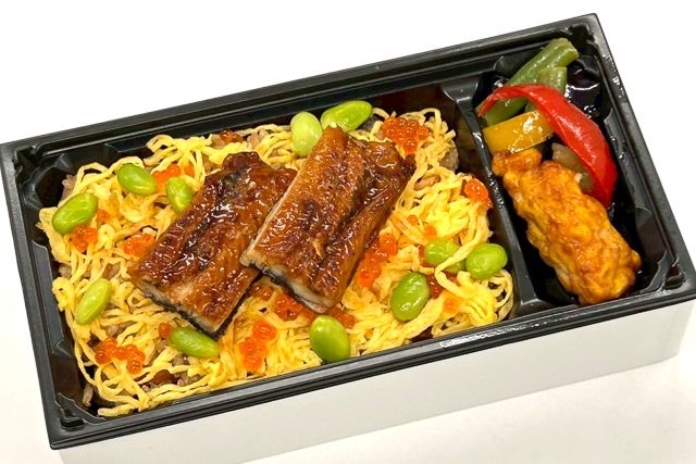 鰻といくらのまぶし重 蒲焼2枚