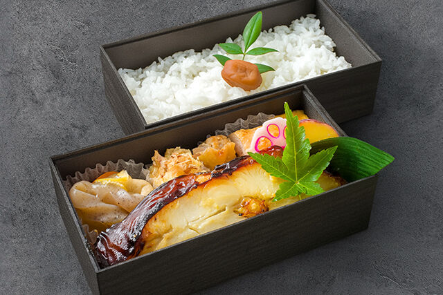 カラスカレイ西京と鶏塩麹焼きの二段御膳