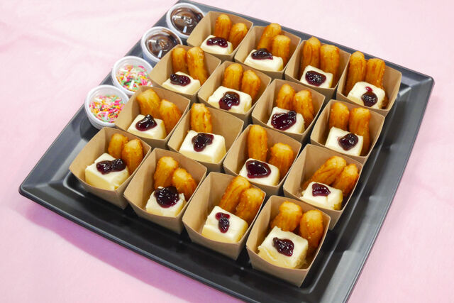 チュロス＆チーズケーキ（チョコソース＆カラースプレー付）