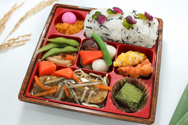 【特製】ハンバーグ ～岩海苔の餡をかけて～［ひじきごはん］