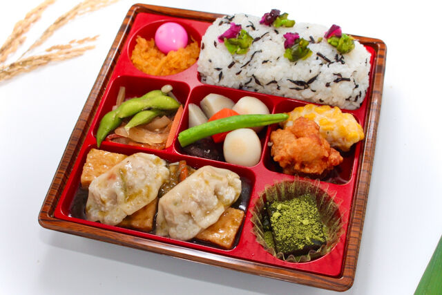 【特製】揚げ餃子 ～岩海苔の餡をかけて～［ひじきごはん］