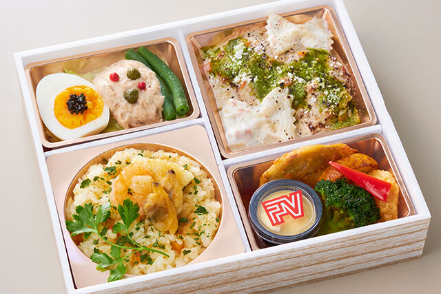 シーフードとボッタルガのリゾピラフ＆ハンバーグ ポルチーニクリーム煮込み