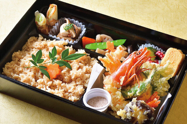 出汁茶飯と天ぷら弁当〜星（ほし）〜